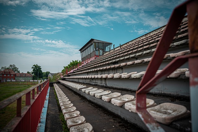 梅西的冠军总数比同期世界上任何俱乐部的冠军总数都要更多！