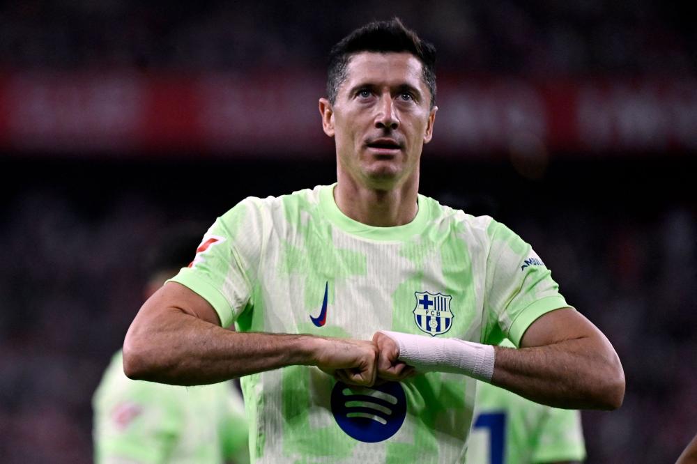 皇马本泽马梅开二度助球队获胜